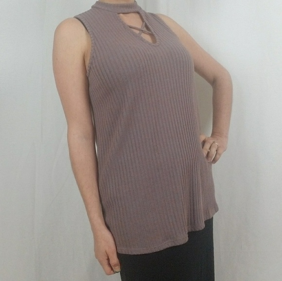 NWT V-Neck Cross Front Sleeveless Top - Picture 1 of 2